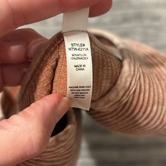 🤎NWOT Zenana Padded Ribbed Mineral Wash Crop Tank Top Sz S/M Nylon & Spandex - Picture 9 of 16